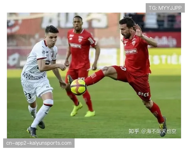 半场战报：梅斯0-2落后兰斯，防线连续失误送礼